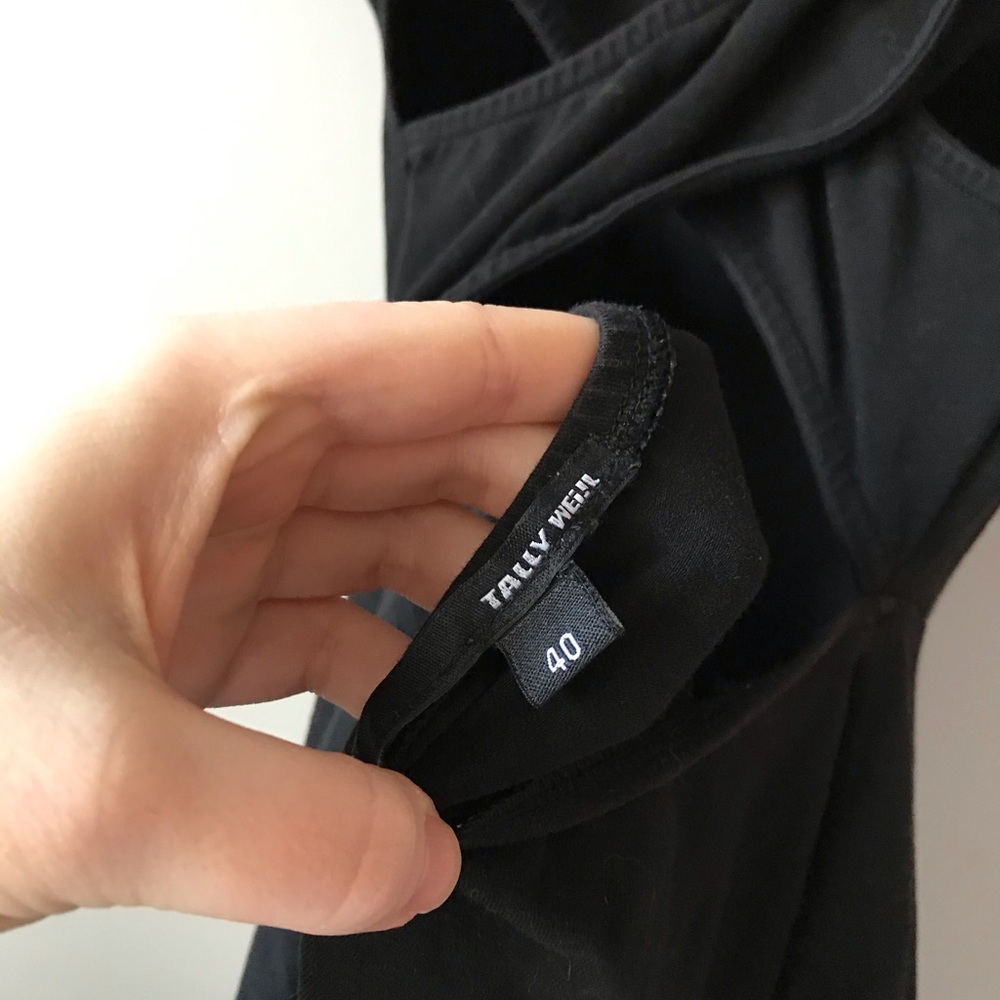 Slit back little black dress - Picture 5 of 7